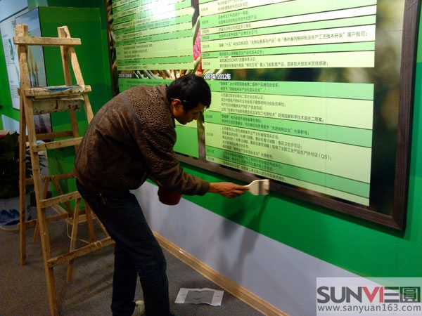 畫(huà)面外邊框清漆的涂刷